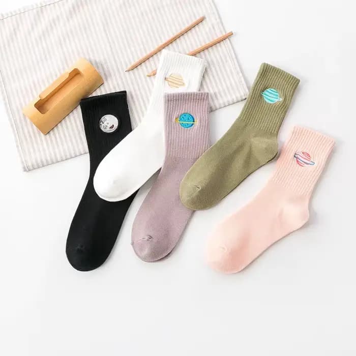 Chaussettes japonaises pour femmes, confortables, en coton de haute qualité, broderie de planètes, mignonnes, simples, polyvalentes, pour filles, vente en gros