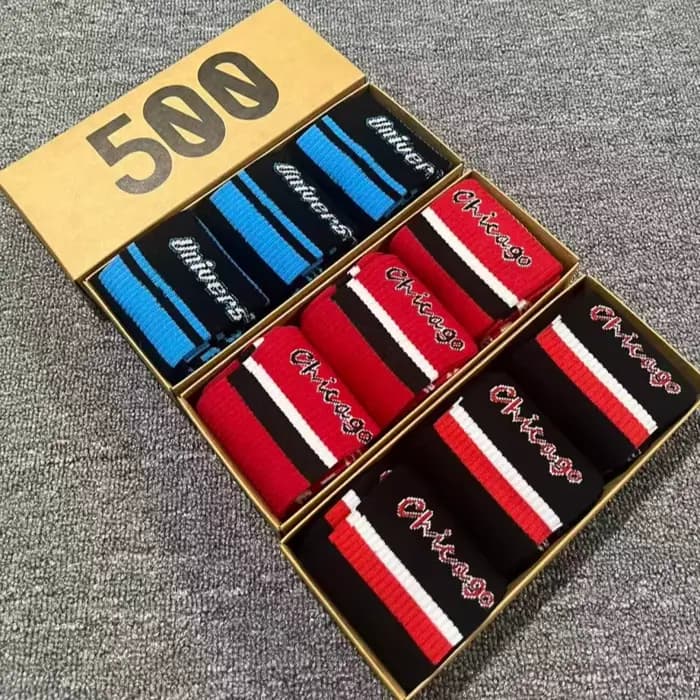 3 paires de chaussettes pour hommes dans un coffret cadeau, à rayures contrastées, parfaitement adaptées aux tenues de sport décontractées et aux tenues de couple tendance.
