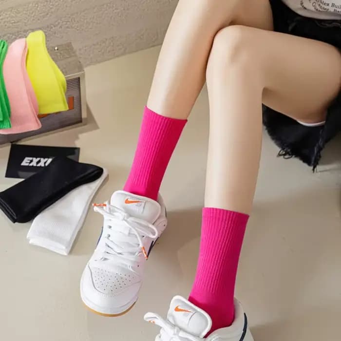 Chaussettes colorées pour femmes, tendance sportive, style dopamine, respirantes, en coton, simples, mignonnes, polyvalentes, couleur unie