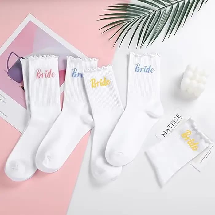 Chaussettes à volants pour mariée, fournitures de mariage, cadeau de fête prénuptiale, chaussettes mignonnes à volants pour future mariée, cadeau de fête de fiançailles, accessoires de fête de bachelo