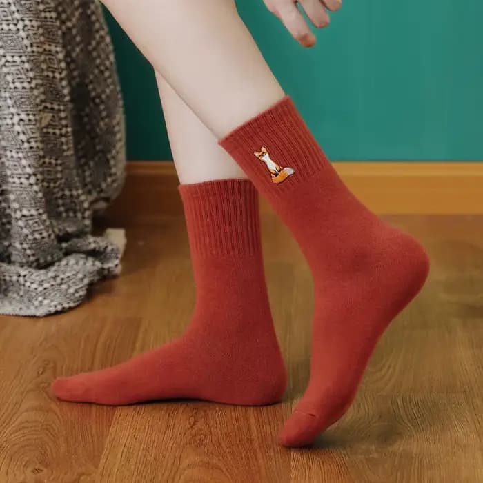 2025 automne hiver femmes chaussettes dessin animé Animal renard broderie mignon chaussette pour femme solide coton