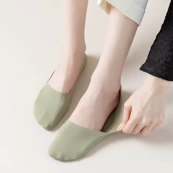 Chaussettes d'été pour femmes, couleur unie, simples, invisibles, respirantes, en silicone, antidérapantes, fines