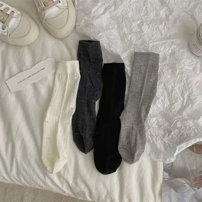 Chaussettes pour femmes en soie glacée, fines, en maille, mi-mollet, douces, respirantes, couleur unie blanche, simples, tendance, amusantes, pour le printemps et l'été