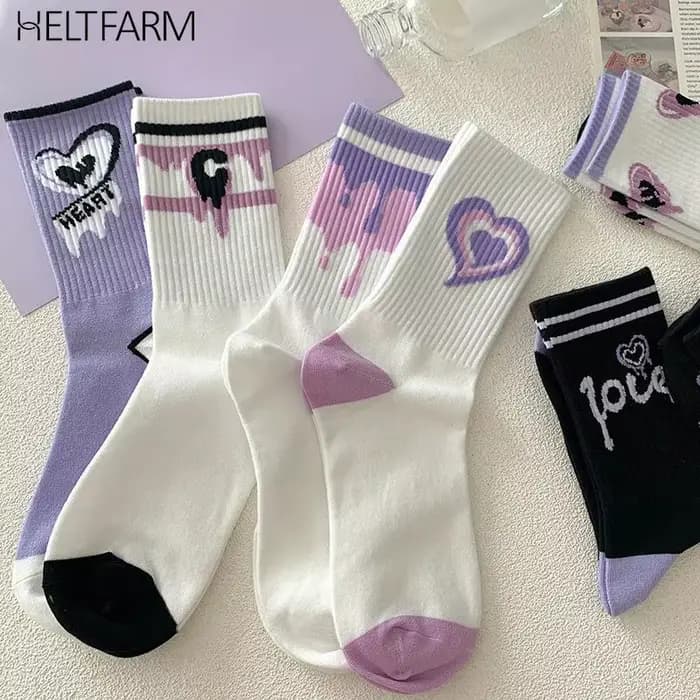 Chaussettes en coton à imprimé cœur violet pour femmes, chaussettes à tube moyen, chaussettes hip hop américaines, vêtements de rue, chaussettes de skateboard, chaussettes de sport pour filles