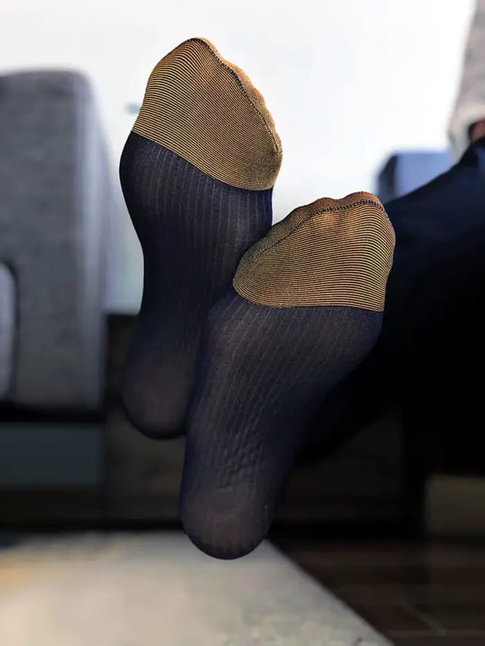 Hommes Tube chaussettes formel Sexy pure costume bas affaires soyeux Ultra mince érotique robe chaussette hombre bout doré