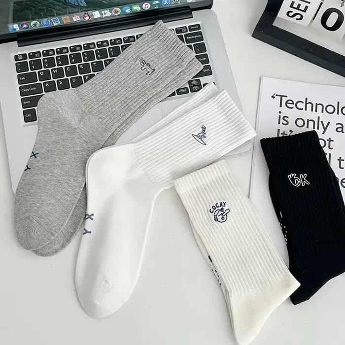 Chaussettes pour hommes nouvelle broderie mode couleur unie Simple basique longues