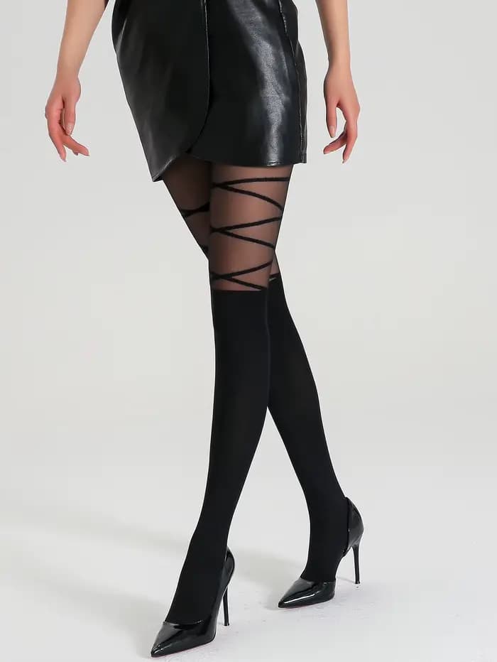Une paire de collants rayés élégants pour femmes avec sangle de cuisse
