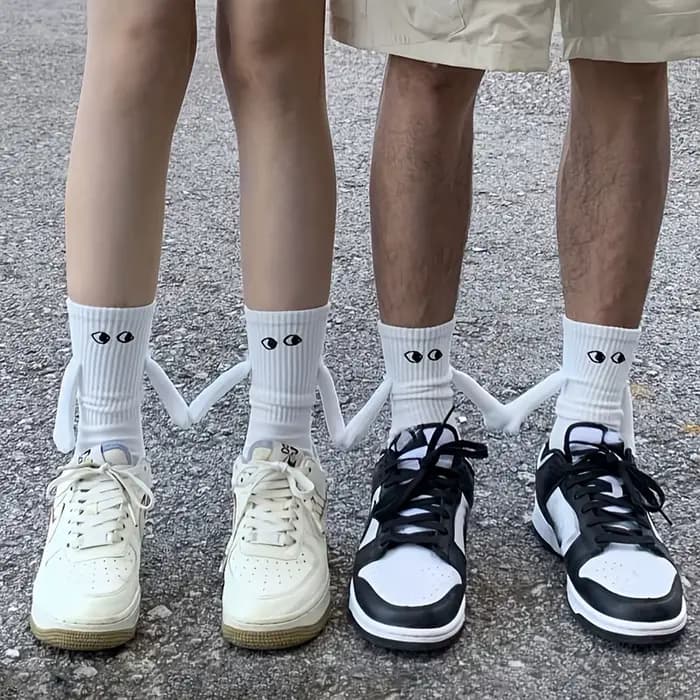 2/4/6/10 paires chaussettes magnétiques avec mains femmes hommes mode noir blanc drôle mignon dessin animé yeux Couple