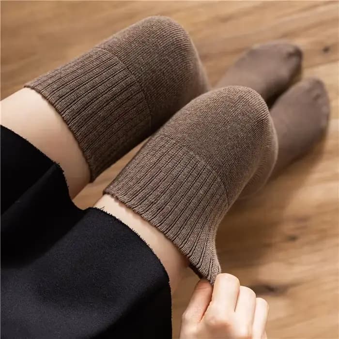 Chaussettes au-dessus du genou en éponge pour femmes en hiver