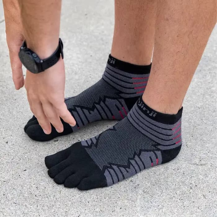 Injinji Chaussettes à cinq doigts Ultra Run Chaussettes de randonnée tout-terrain Chaussettes épaisses et chaudes.