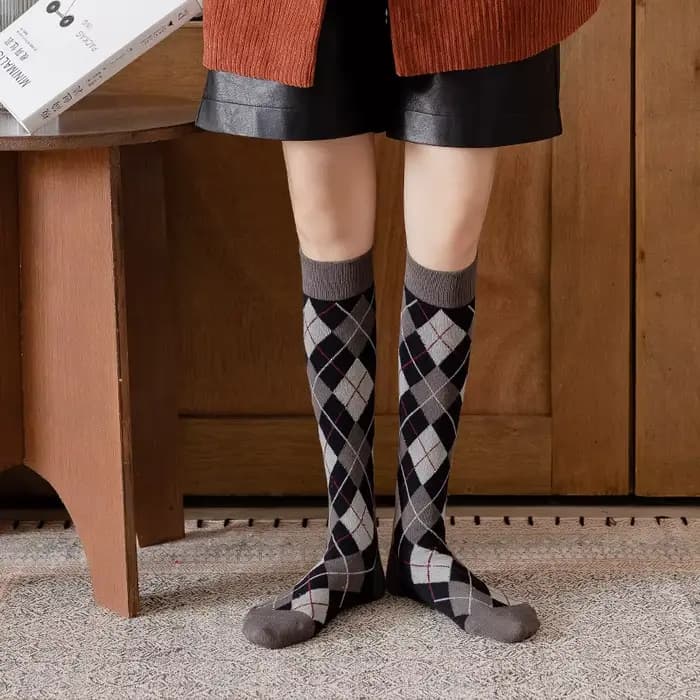 Chaussettes au genou à motif à carreaux de diamant pour femmes et filles