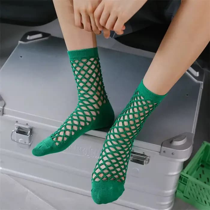 Chaussettes monochromes en résille pour femmes