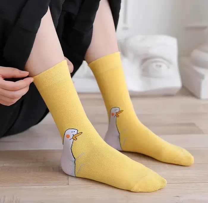 1 paire de chaussettes de dessin animé pour femmes