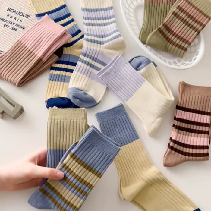 Chaussettes en coton à rayures multicolores pour femmes