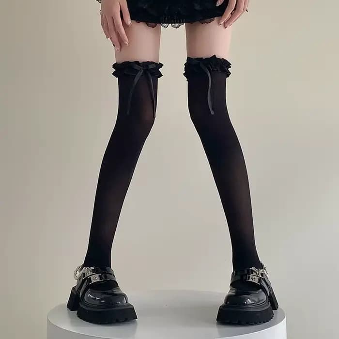 Chaussettes longues blanches fines et transparentes en dentelle à volants pour femmes