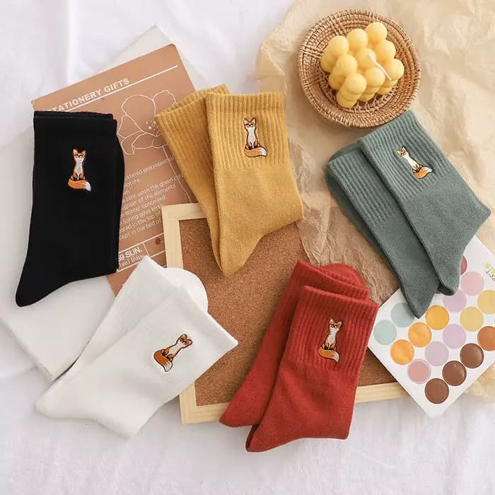 2025 automne hiver femmes chaussettes dessin animé Animal renard broderie mignon chaussette pour femme solide coton