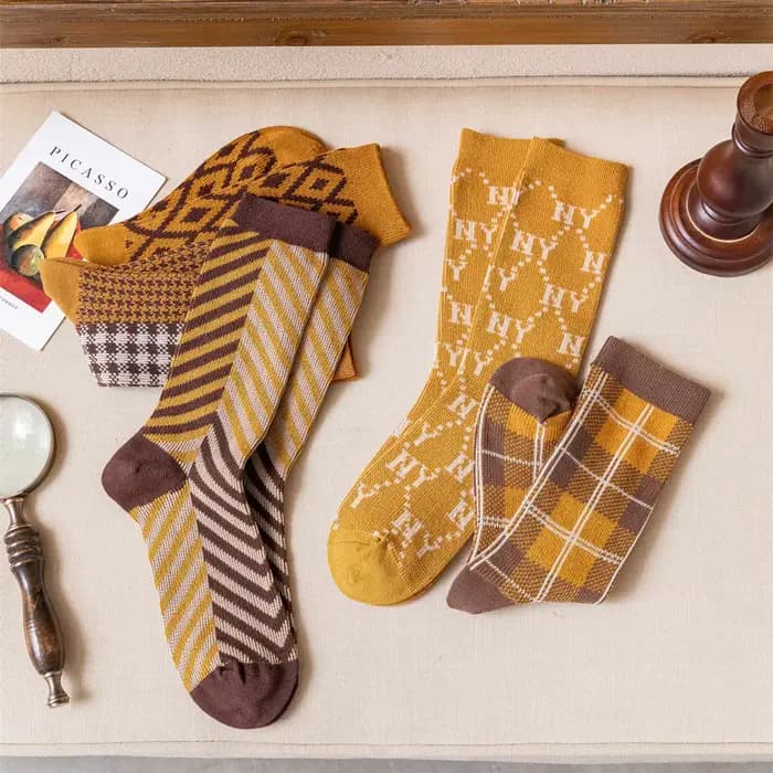 Chaussettes pour femmes automne hiver Plaid léopard rayure Style littéraire moyen Tube chaussettes confortables doux chaud Pile chaussettes cadeaux pour femmes