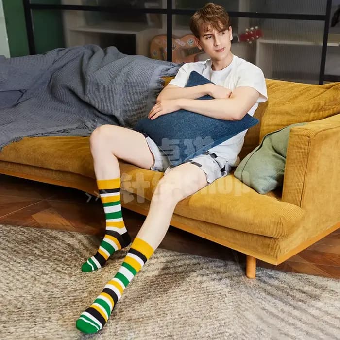 Chaussettes amusantes de skateboard de rue multicolores rayées pour hommes et femmes