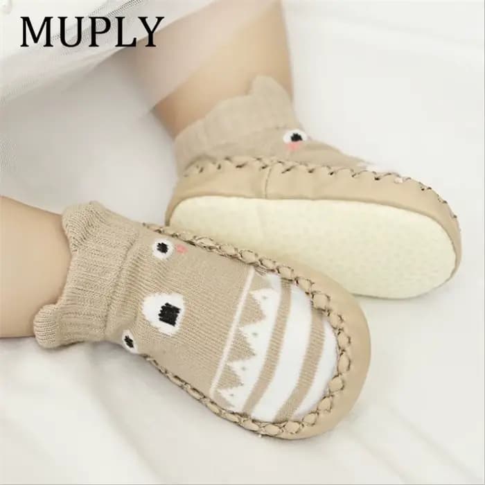 Chaussettes avec l'offre elles en caoutchouc pour bébé