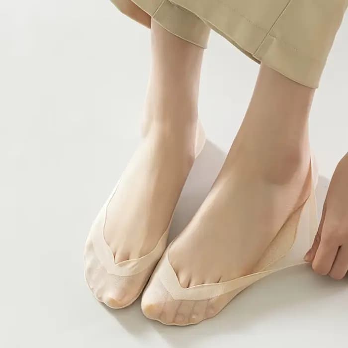 Chaussettes bateau antidérapantes en Silicone pour femmes, pantoufles en soie glacée sans couture, couleur unie, respirantes, invisibles, pour l'été