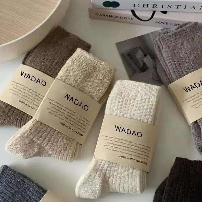 Nouvelles chaussettes d'hiver femmes cachemire laine épaissir chaud femmes chaussettes Sox mode japonaise Harajuku couleur unie thermique longues chaussettes