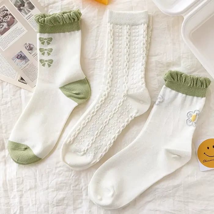 Chaussettes fines en dentelle à volants pour femmes