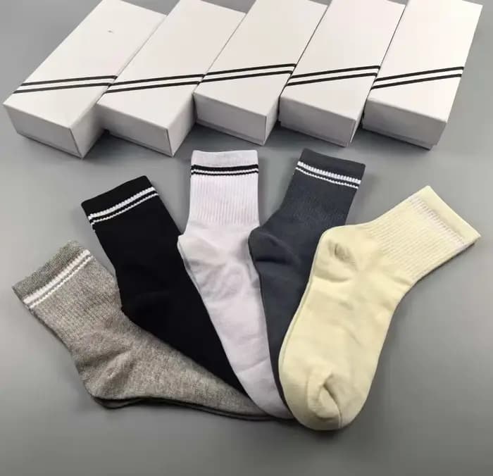 5 paires de chaussettes de yoga pour femmes, chaussettes de sport en coton à tube moyen, confortables, amortissantes, style classique, extensibles, anti-transpiration, pour toutes les saisons