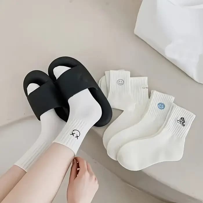 Chaussettes mi-tube pour femmes, absorbant la sueur, respirant, visage souriant, sport pour dames, mode, automne, hiver, nouveau, 5 paires