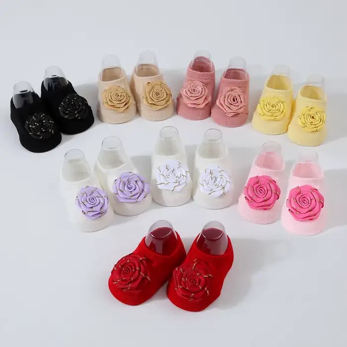 Chaussettes antidérapantes à fleurs côtelées faites à la main pour nouveau-né, chaussettes de pré-marche douces de couleur unie pour bébé fille, jolies chaussettes tricotées avec bandeau