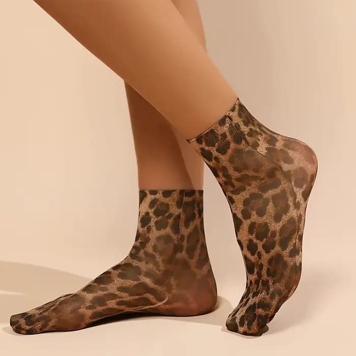 2 paires de chaussettes à imprimé léopard avec différents styles