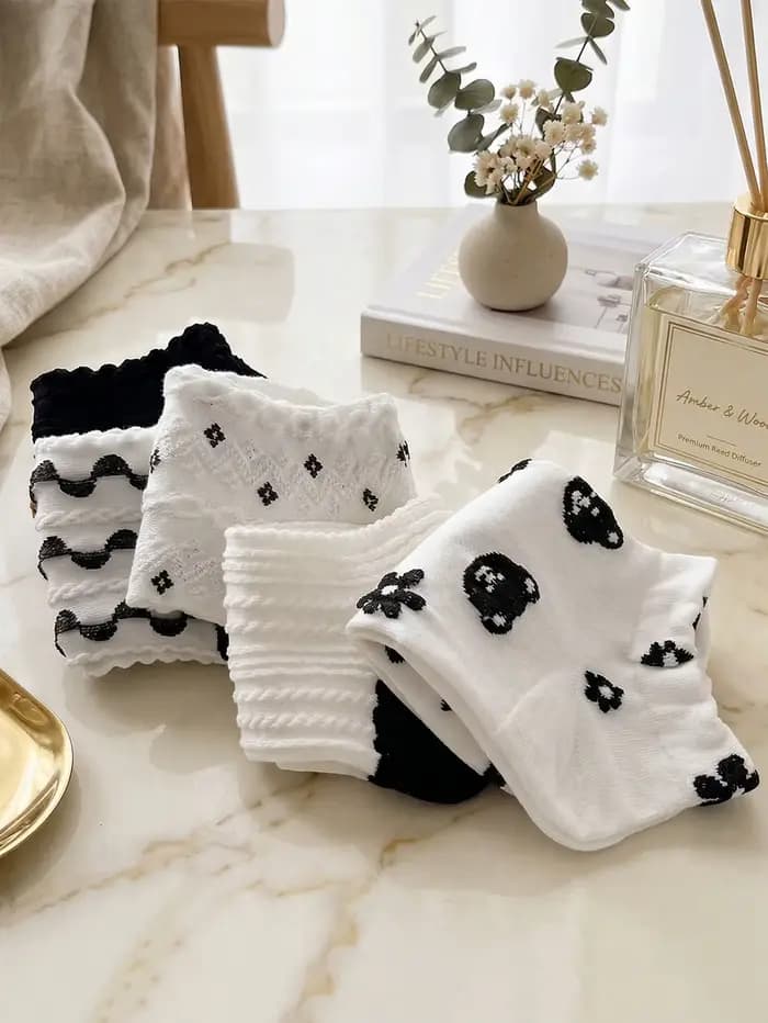 5 paires de chaussettes pour femmes, accessoires féminins, chaussettes courtes, noires, pas chères, vêtements Y2K, mignonnes, sportives, amusantes, chaussures, cadeau