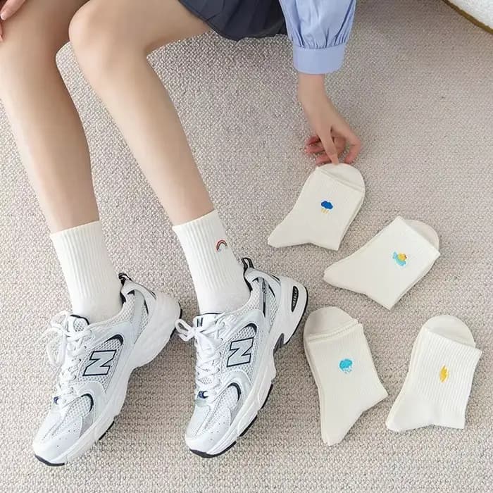 Lot de 5 paires de chaussettes pour femmes, collection printemps-automne, chaussettes mignonnes à motifs de dessins animés, broderies amusantes, chaussettes longues imprimées tendance, streetwear, cha