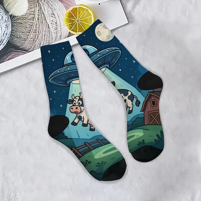 Harajuku Retro UFO Kidnapped Cow Pattern Men's Socks Comfortable Breathable Non-slip Casual Socks Novelty Street Crew Socks Gift