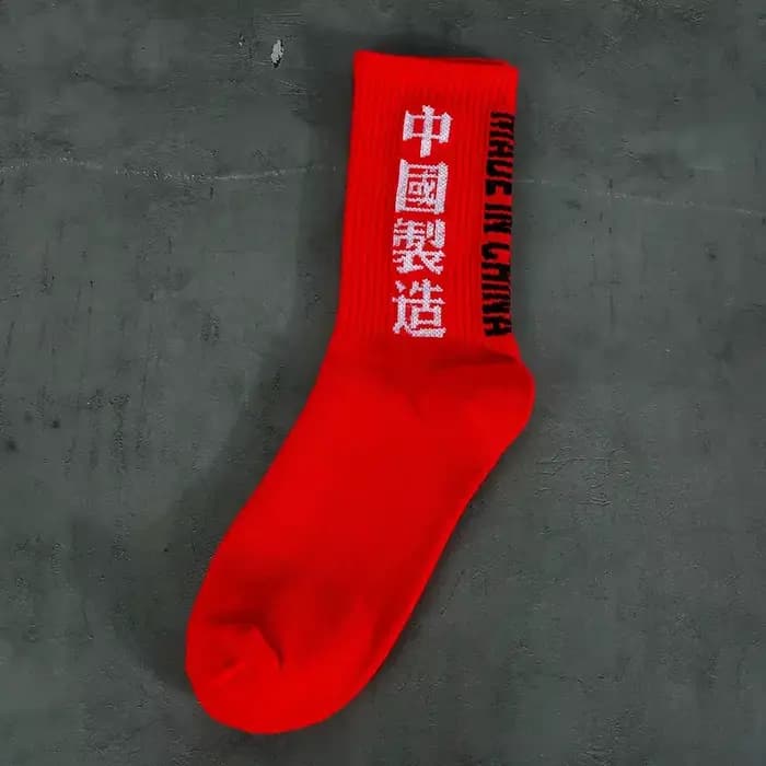 Impression lettre noir blanc rouge hommes affaires coton chaussettes mâle drôle mode Harajuku Hip Hop rue Skate