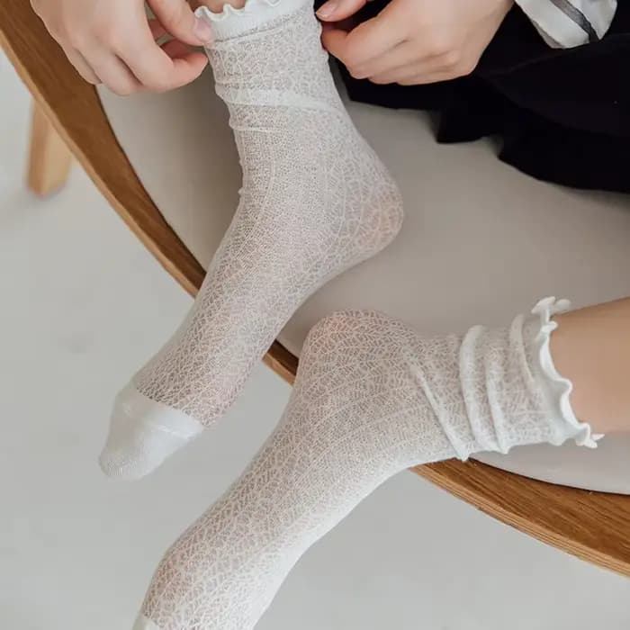 Printemps été mode femmes chaussettes dame longue noir blanc dentelle Harajuku à volants décontracté doux Kawaii Floral respirant luxe Lolita