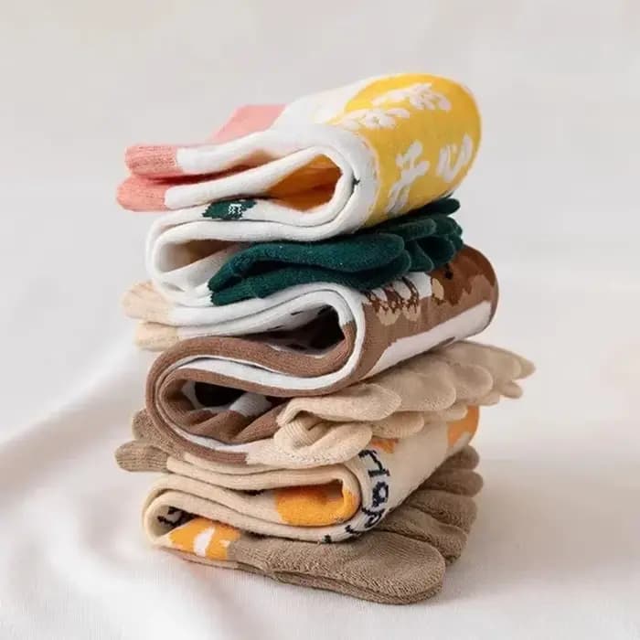 3 paires de chaussettes à cinq doigts pour femmes, chaussettes mi-tube en coton, chaussettes de sport mignonnes à motif de dessin animé avec doigts séparés