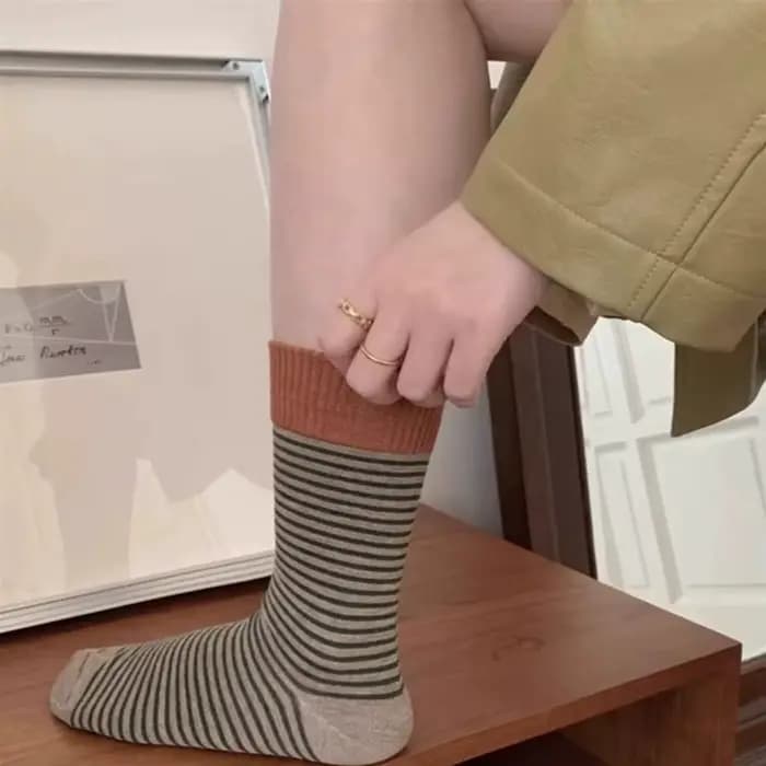 Chaussettes longues confortables à rayures pour femmes