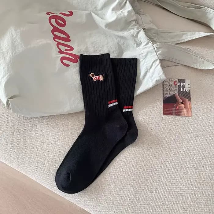 Chaussettes mi-tube brodées de chien saucisse pour femmes