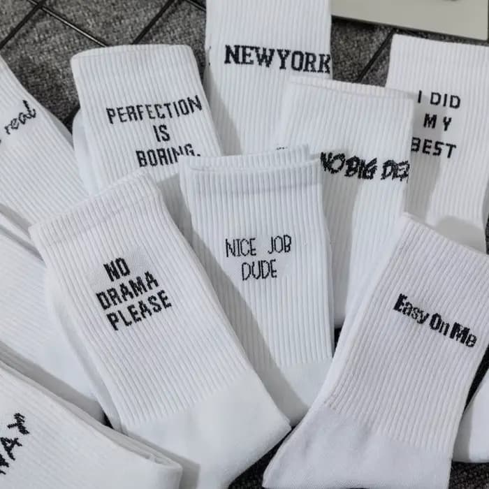 Femmes coton chaussettes nouvelle vente chaude lettre Jacquard série sport de rue Hip Hop personnalisé mode dames