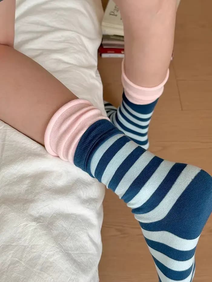 Chaussettes japonaises pour femmes, chaussettes mi-tube coréennes assorties aux couleurs d'automne et de printemps, chaussettes longues en coton tricoté rayées, décontractées et tendance