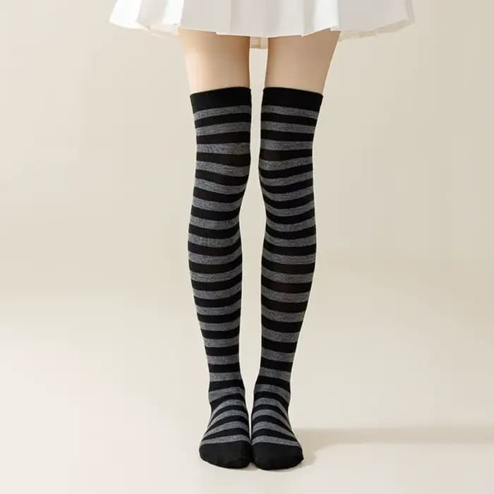 Cadeau de noël garder au chaud bas à rayures colorées absorbent la sueur doux sur les chaussettes au genou mignon mince