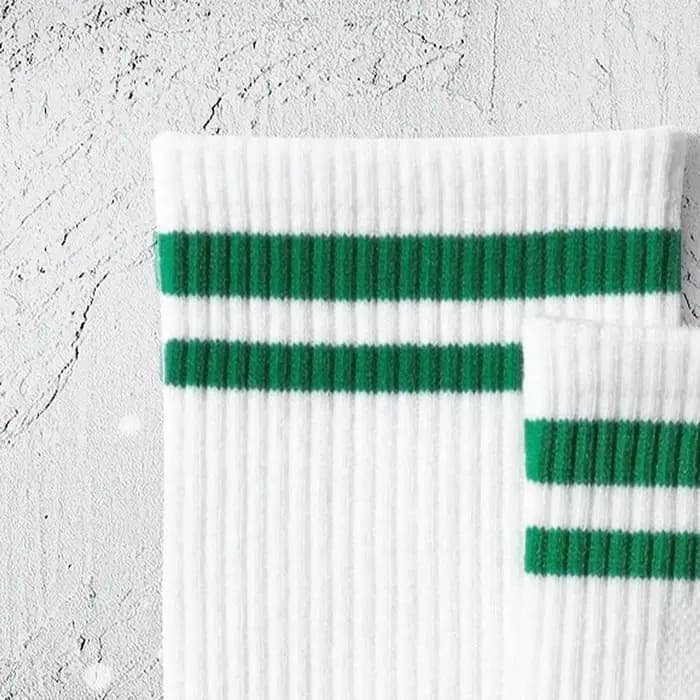 Chaussettes confortables et mignonnes de dinosaures de dessin animé à rayures vertes pour hommes et femmes