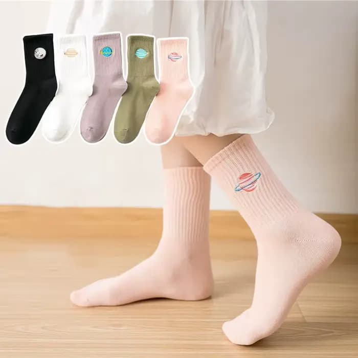 Chaussettes japonaises pour femmes, confortables, en coton de haute qualité, broderie de planètes, mignonnes, simples, polyvalentes, pour filles, vente en gros