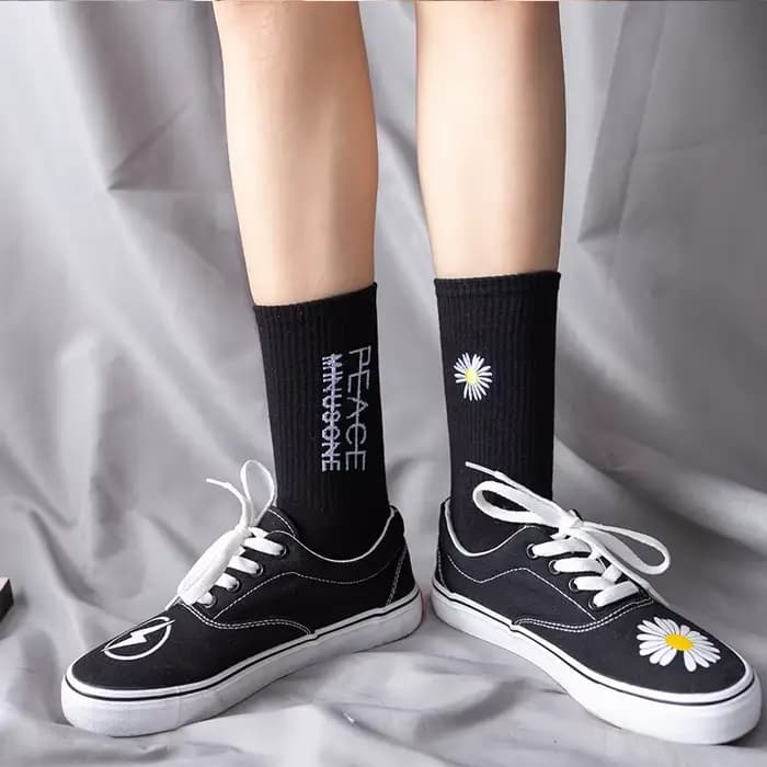 Femmes corée chaussettes drôles chaussettes longues noir Cool chaussettes Harajuku Hip Hop coton Skateboard chaussettes hommes nouvelle tendance marguerite chaussettes hommes