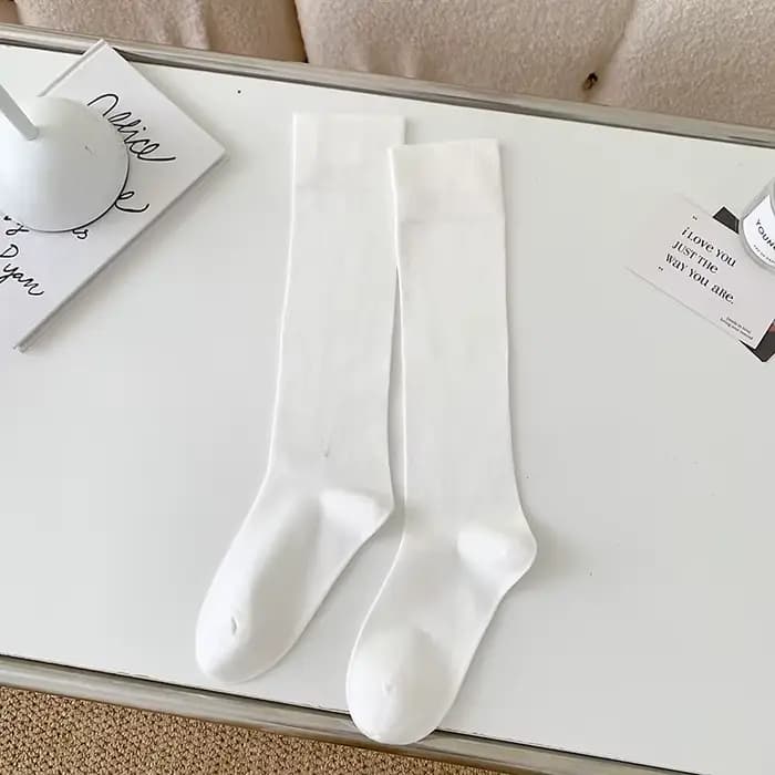 Bas de sport coréens pour femmes, chaussettes longues en coton pour filles JK, bas hauts de Style japonais, chaussettes hautes noires et blanches