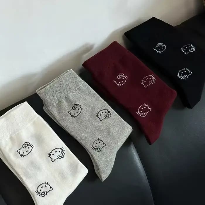 4 paires de chaussettes mi-hautes pour femmes, motif de dessin animé Sanrio Hello Kitty imprimé, polyvalentes, douces, décontractées, respirantes, couleur unie