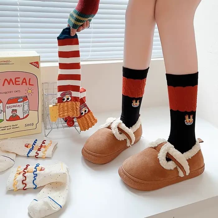 Chaussettes mi-mollet de dessin animé pour femmes