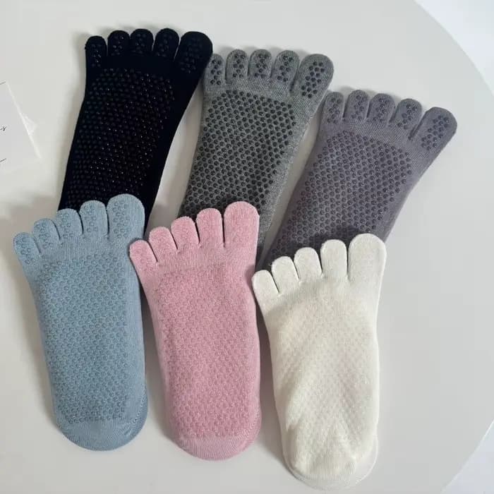 Chaussettes de Pilates à cinq orteils avec grip en silicone plissé