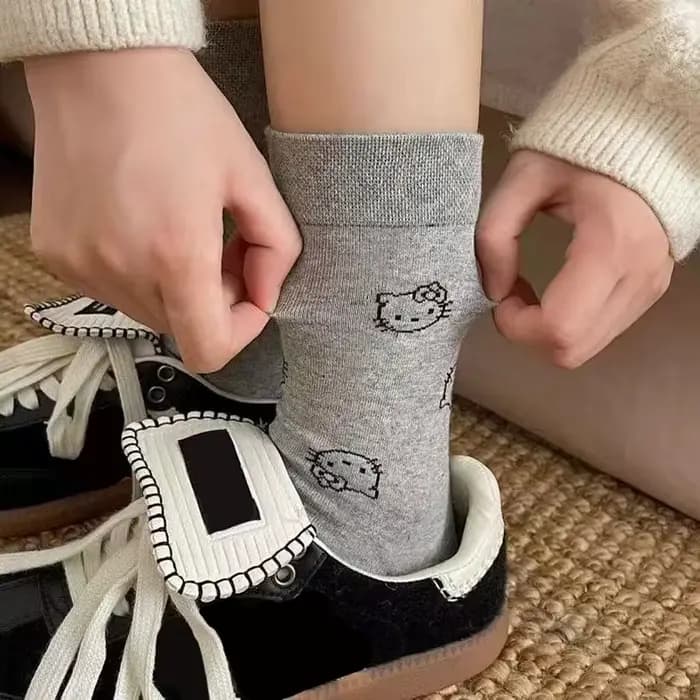 4 paires de chaussettes mi-hautes pour femmes, motif de dessin animé Sanrio Hello Kitty imprimé, polyvalentes, douces, décontractées, respirantes, couleur unie