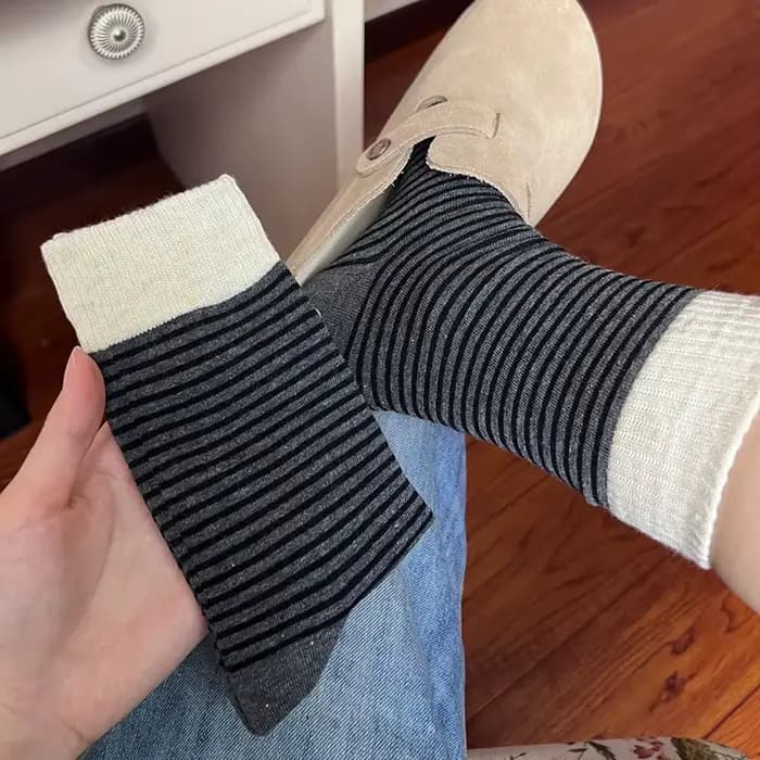 Chaussettes longues confortables à rayures pour femmes